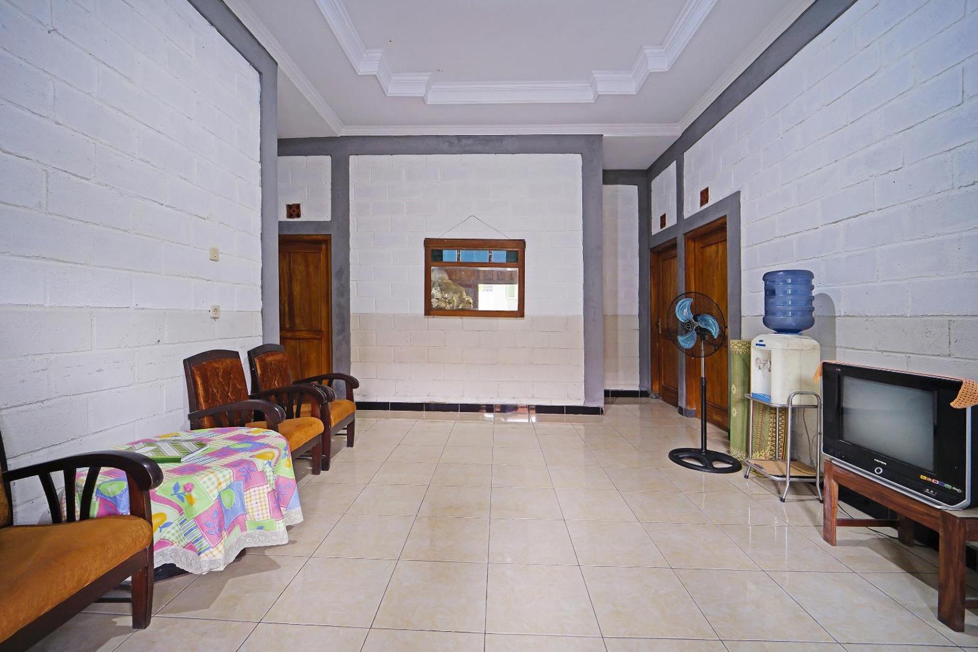 Spot On 91085 Griya Estu Wening Hotel Sleman  Exterior photo