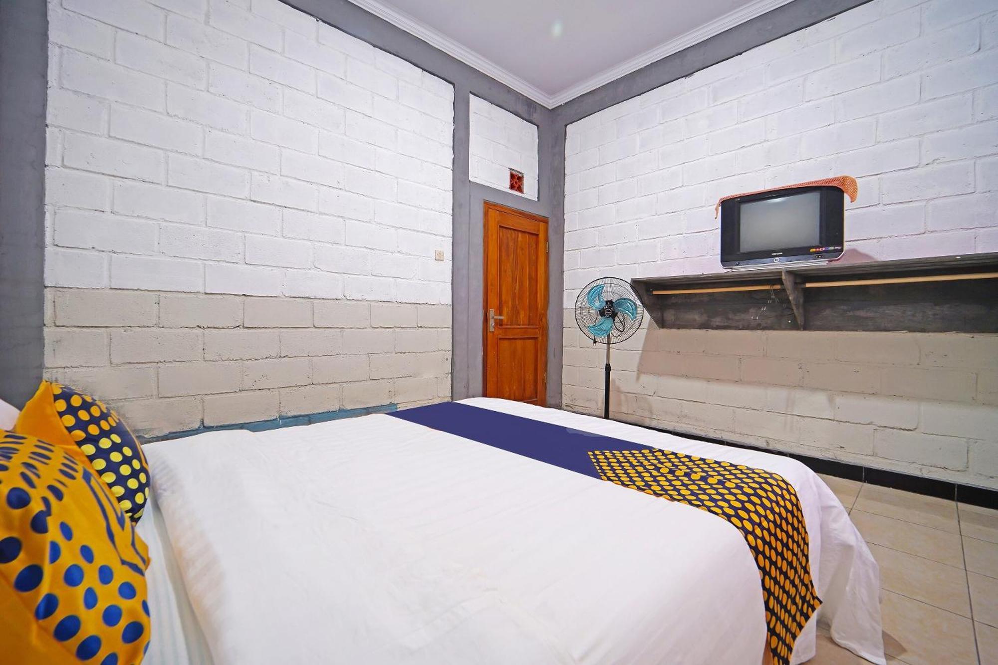 Spot On 91085 Griya Estu Wening Hotel Sleman  Exterior photo